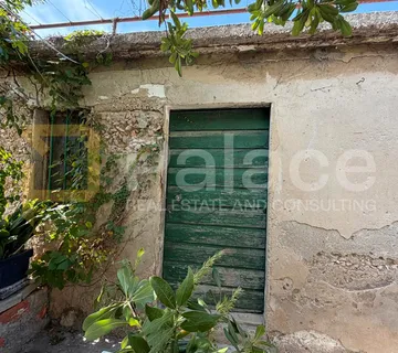 Manja kamena kuća na odličnoj turističkoj lokaciji, 50 m2 - Šibenik