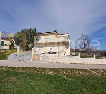 Kuća s panoramskim pogledom, Siverić - cover