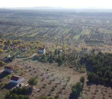 Građevinsko zemljište sa strujom, zaleđe Vodica (Piramatovci) 2877 m2 - cover