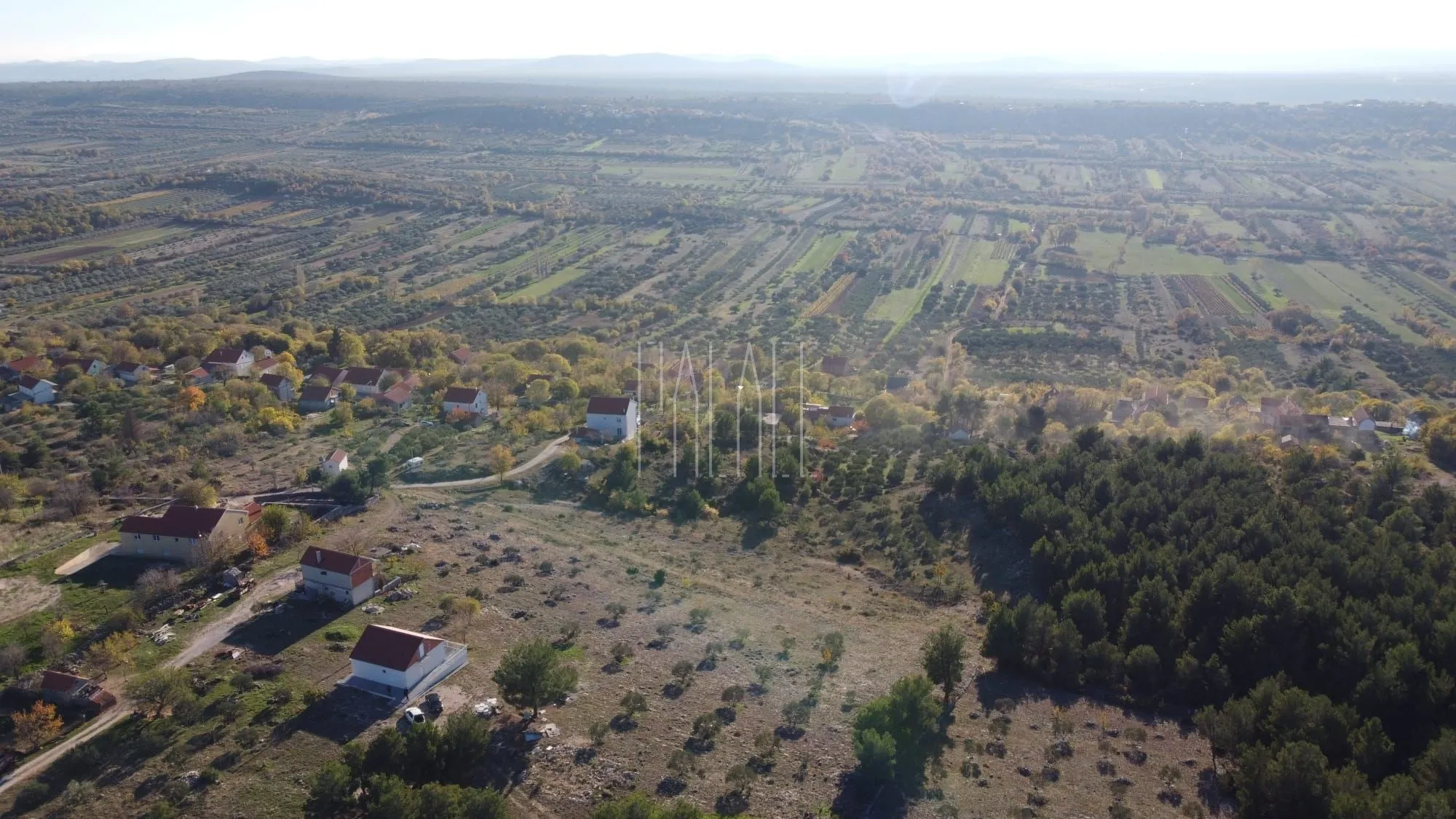 Građevinsko zemljište sa strujom, zaleđe Vodica (Piramatovci) 2877 m2 - cover