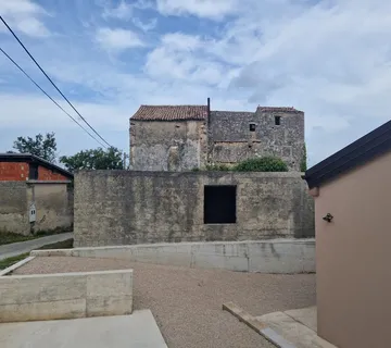 PAŠMAN : Stara kamena kuća u nizu, 165 m2 - cover