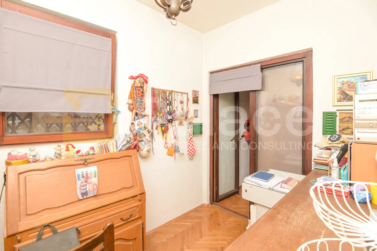 Kuća u nizu s trosobnim stanom i 2 poslovna prostora, Šibenik,148 m2 - cover