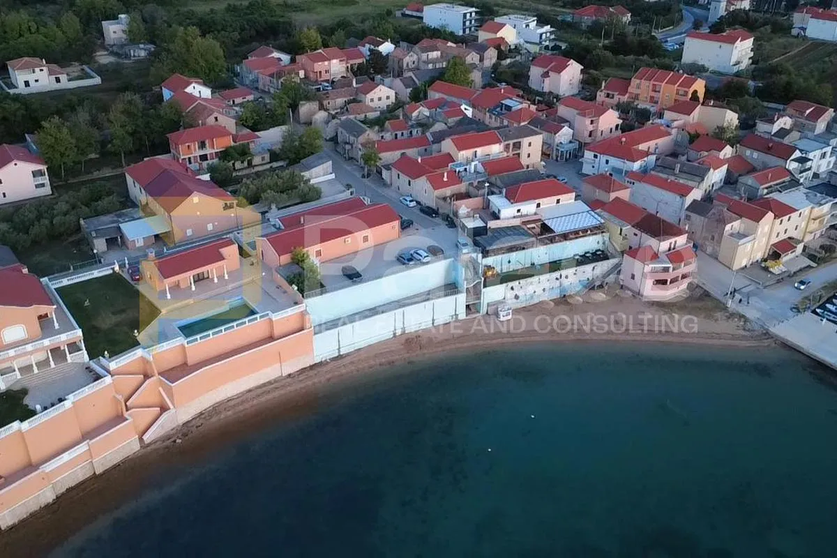 Kamenita kuća s panoramskom terasom, dva apartmana – Privlaka - cover