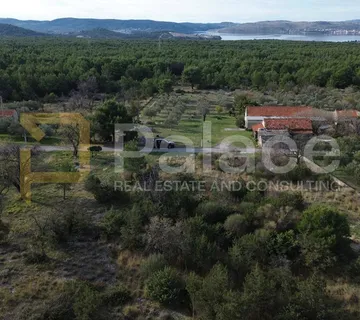 Skradin: atraktivno građevinsko zemljište 937 m2