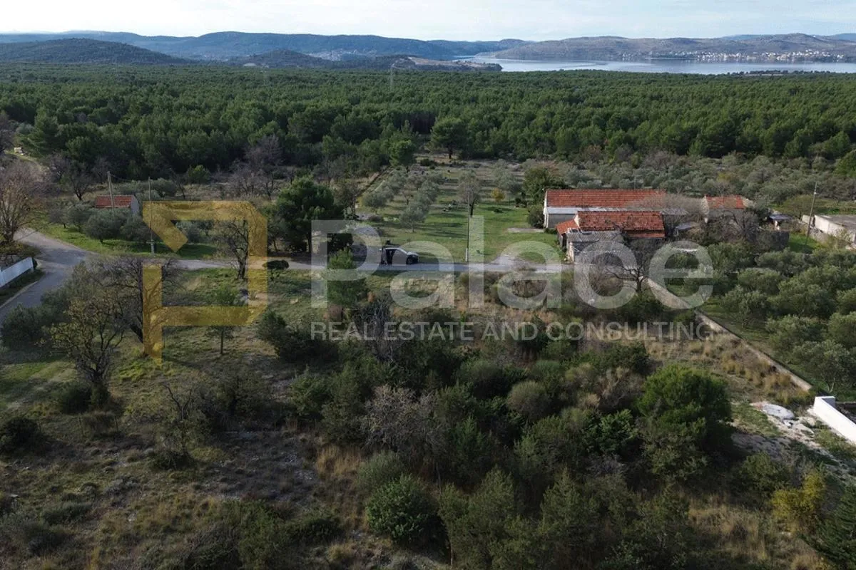 Skradin: atraktivno građevinsko zemljište 937 m2 - cover