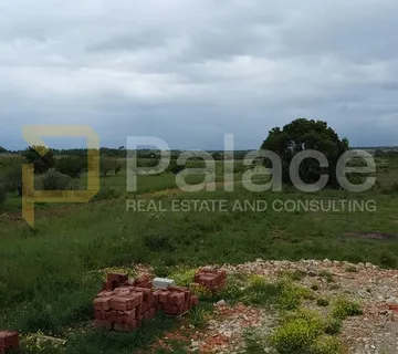 ZEMUNIK DONJI : Građevinsko zemljište 1700 m2