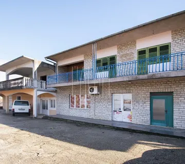 Kuća s 5 poslovnih prostora i 3 stana, Bilice kod Šibenika, 510.00 m2 - cover