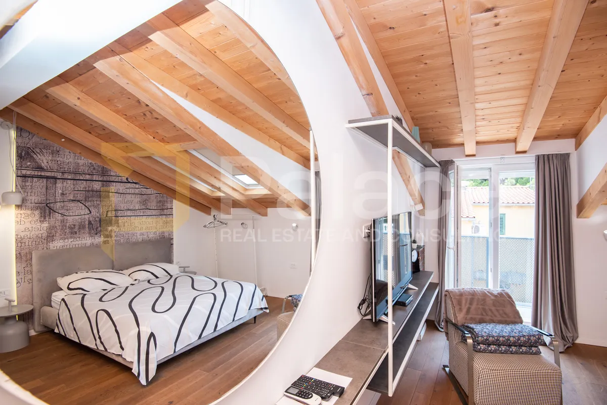 Moderno uređena kuća s apartmanima u centru Šibenika, 120 m2 - cover