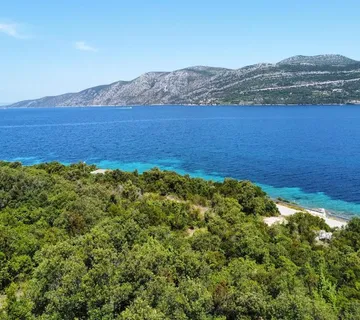 Atraktivno građevinsko zemljište, prvi red do mora, Korčula 1572 m² - cover