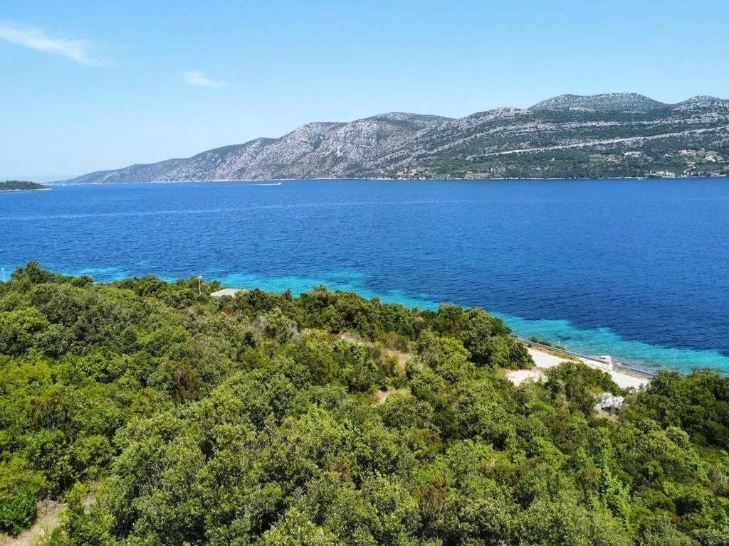 Atraktivno građevinsko zemljište, prvi red do mora, Korčula 1572 m² - cover