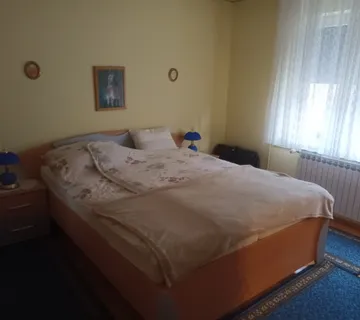 Prekrasna obiteljska kuća - cover