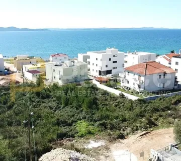 Građevinsko zemljište Vrsi 1041m2 mirna lokacija
