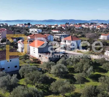 PRILIKA! Građevinsko zemljište 300 m od mora 1128 m2 - Sukošan