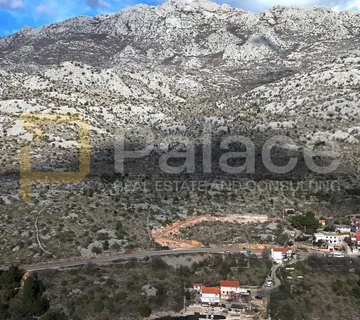 Prilika!! Građevinsko zemljište 100 m od mora s panoramskim pogledom - Starigrad