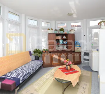 Prekrasna kuća s 3 stana, pogledom i velikom okućnicom, Vodice 370 m2 - cover