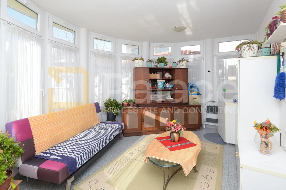 Prekrasna kuća s 3 stana, pogledom i velikom okućnicom, Vodice 370 m2 - cover