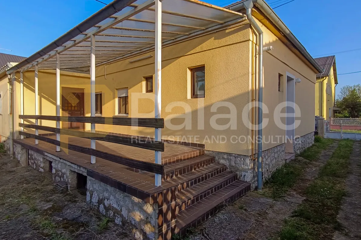 Dvojna kuća u centru Đakova – 115 m² s garažom i okućnicom - cover