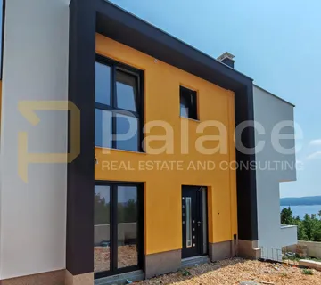 Dvoetažni stan s pogledom na Kvarner u Dramlju, 84 m² - cover
