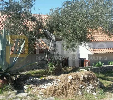 SUPETAR - Investicija, samostojeća kuća na vrhunskoj lokaciji - cover