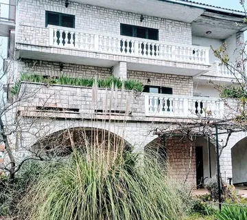 Velika kuća s okućnicom na Pehlinu, Rijeka, 580m+1000m2 - cover