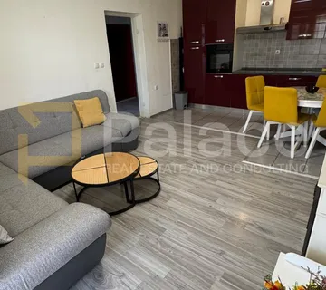 Prostrana dvokatnica s okućnicom i garažom u Kaštel Sućurcu, 309,46 m2 - cover