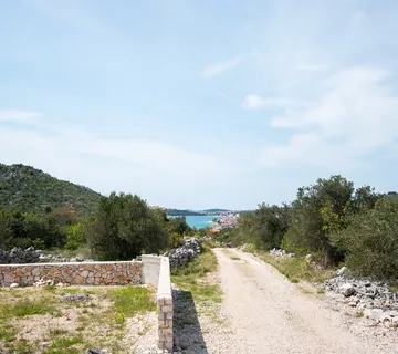 Uređeni maslinik na predivnoj lokaciji u Rogoznici - Rogoznica