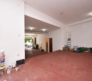 Poslovni prostor u centru Vodica, uslužna djelatnost, 86 m2 - Vodice