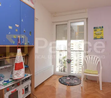 Osunčan stan s dvije spavaće sobe na Baldekinu - Šibenik