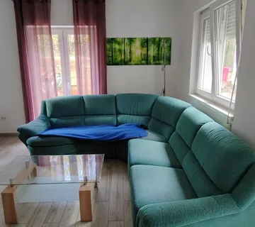 Stan u prizemlju 80m2, s okućnicom i montažnom kućicom 40m2, Brešca - cover