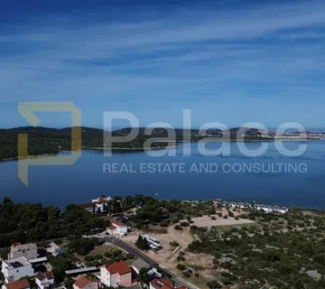 Prodaja zemljišta u zoni R2 1627m2 - Pirovac