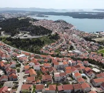 Atraktivno građevinsko zemljište u Šibeniku, Meterize, 4375 - cover