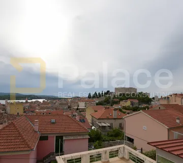 Šibenik, Varoš: Šarmantan dvosoban stan s pogledom na more 86m2