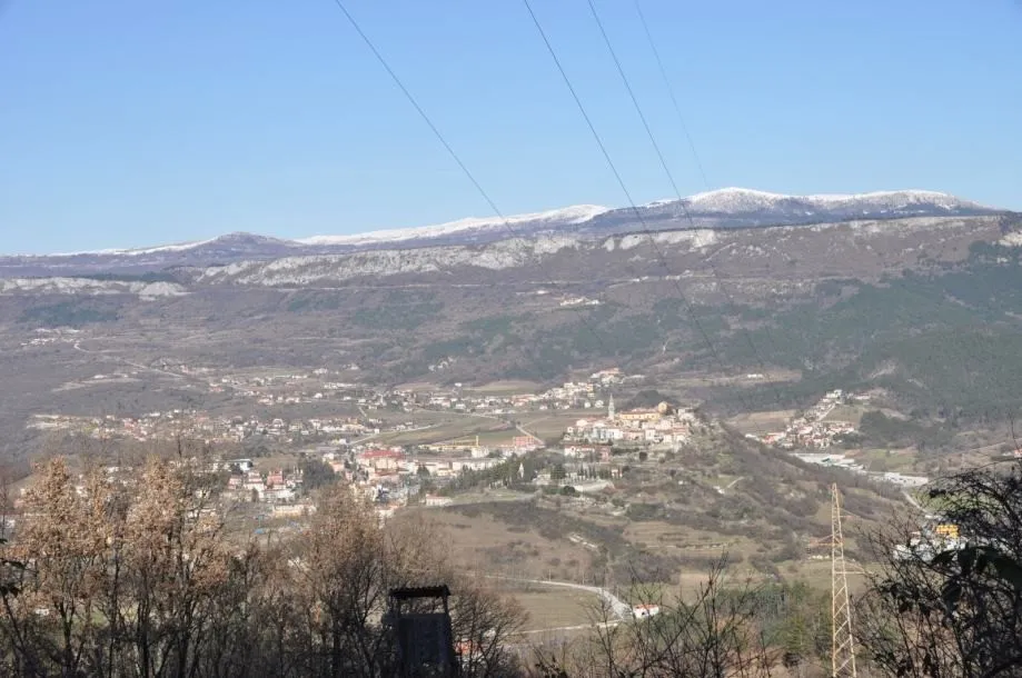 ISTRA: OKOLICA BUZETA, građevinsko +poljoprivredno zemljište 82.500m2 - cover
