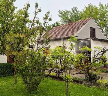 Centar Velike Gorice kuća na parceli od 828m2 s velikim potencijalom - cover