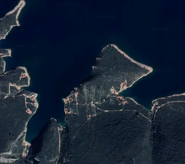 HVAR - Građevinsko zemljište, prvi red do mora 850 m² - cover