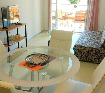 Samostojeća kuća s apartmanima blizu plaže, Grebaštica 270 m2 - cover