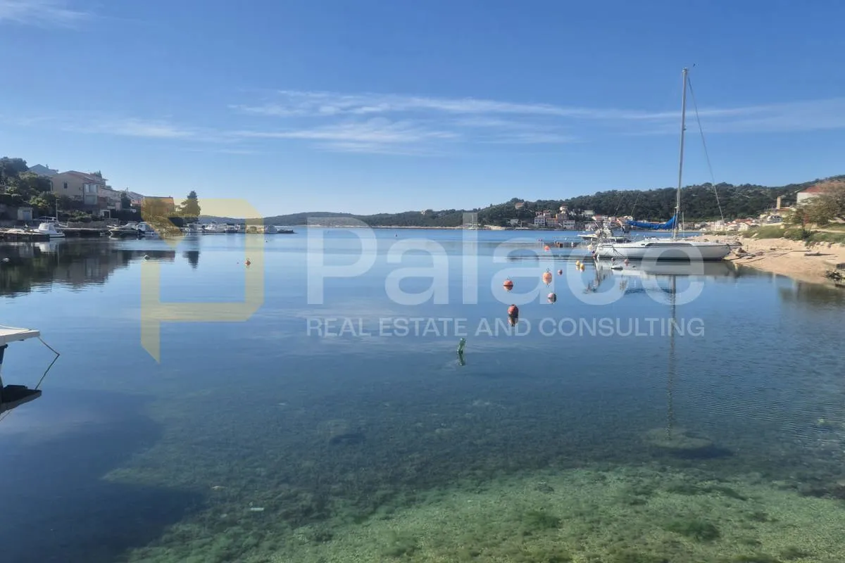 Novogradnja duplex trosobni s dvorištem blizu mora, Tisno 106 m2 - cover