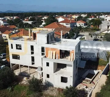 Pakoštane: Trosoban stan s velikim vrtom i bazenom, 92 m2 - cover