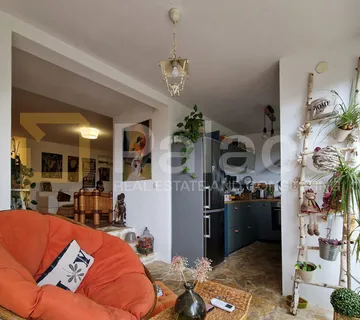 Autentičan stan u Crikvenici s terasom i mediteranskim ugođajem, 115m² - cover