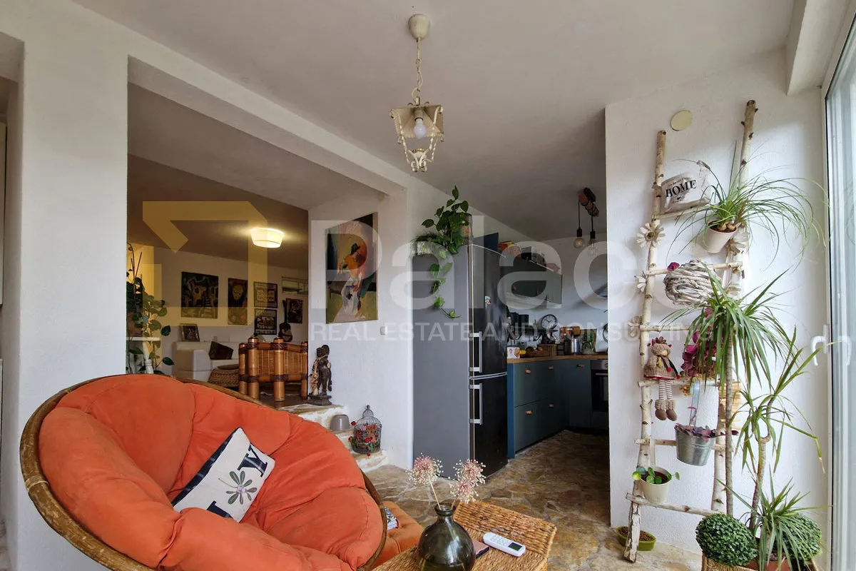 Autentičan stan u Crikvenici s terasom i mediteranskim ugođajem, 115m² - cover