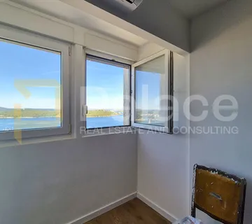 Dvosoban renovirani stan na Baldekinu, Šibenik, 62 m2