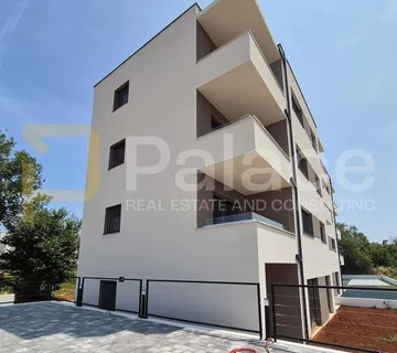 Moderan stan s vrtom i pristupom za invalide – 77 m² udobnosti - Tar, Tar-Vabriga