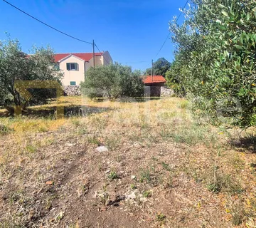 Građevinski teren Tribunj-Sovlje 900 m2