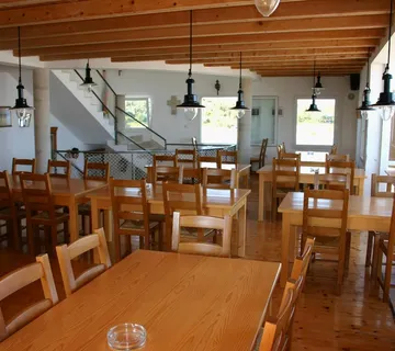 Kuća sa uhodanim restoranom prvi red do mora, Silba - cover
