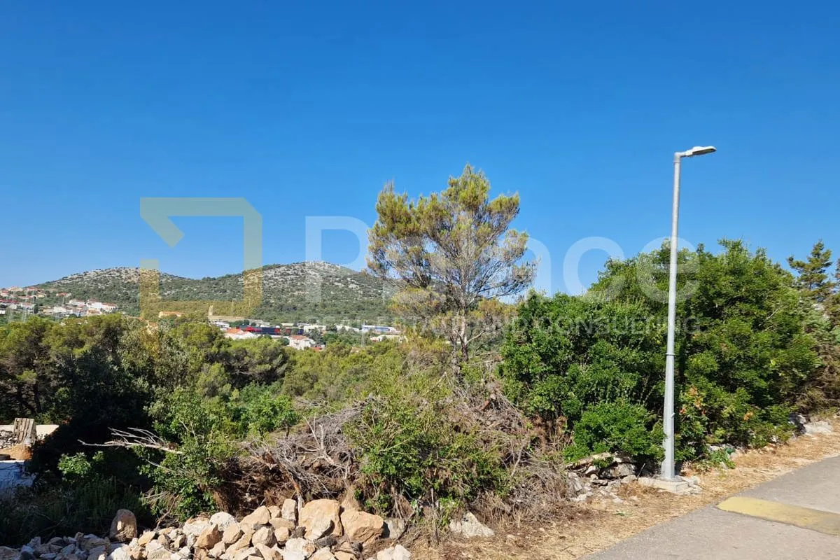 Građevinski teren idealne površine uz pristupni put, Bilice 1.000 m2 - cover