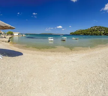 Useljiva kuća s 3 apartmana blizu mora, Žaborić, 183 m2 - cover