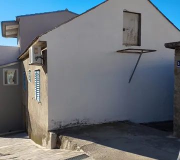 Obiteljska kuća u Solinu - cover