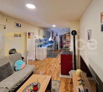 Obnovljena kuća s okućnicom, Trokut – Novi Zagreb, 78 m² - cover