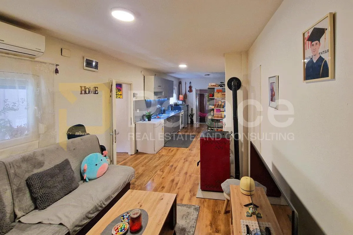 Obnovljena kuća s okućnicom, Trokut – Novi Zagreb, 78 m² - cover