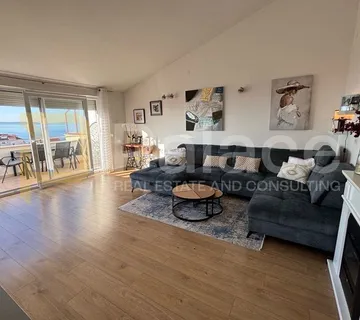 Komforan 3‑sobni stan 105 m² + 2 parkirna mjesta, pogled na more - cover